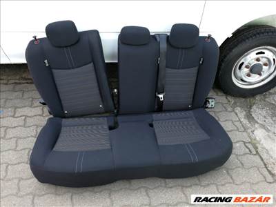 Nissan Leaf (ZE1) hátsó ülés