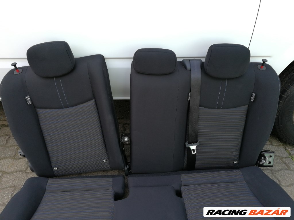 Nissan Leaf (ZE1) hátsó ülés 2. kép