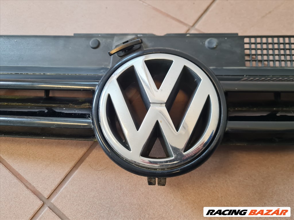 Volkswagen Golf IV hűtőrács LO41 3. kép