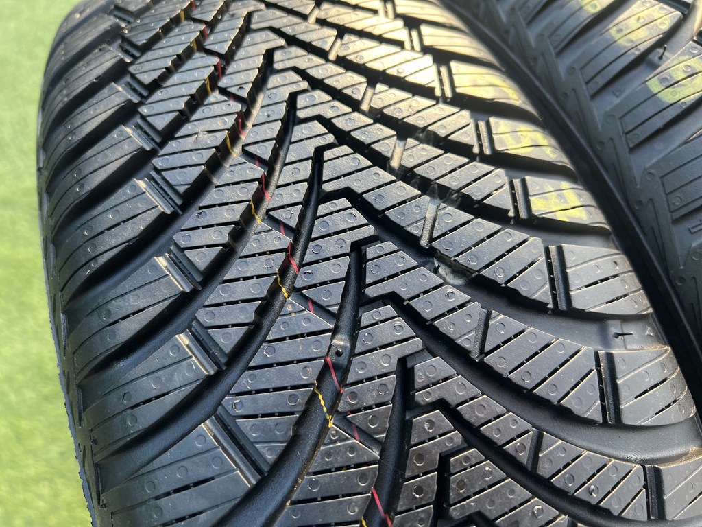 175/60 R16 Kumho Solus 4S Ha32 négyévszakos gumi ÚJ 2. kép