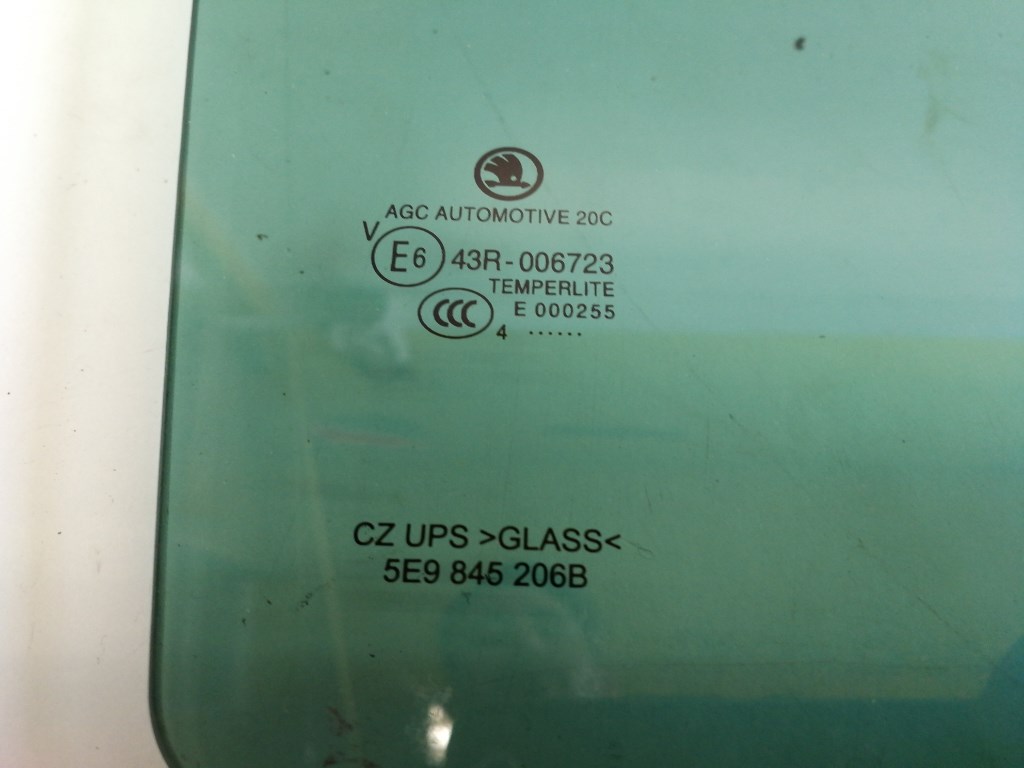 Skoda Octavia kombi jobb hátsó ajtó üveg lejáró 5E9845206B 2. kép