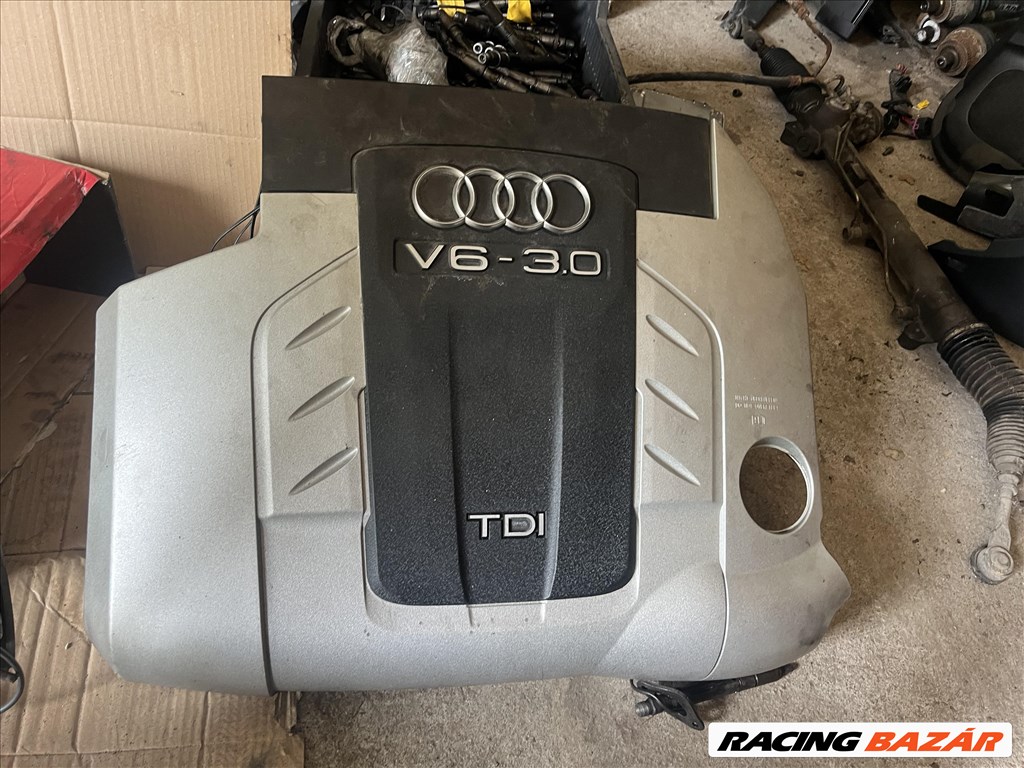 Audi A6 (C6 - 4F) motorburkolat  1. kép