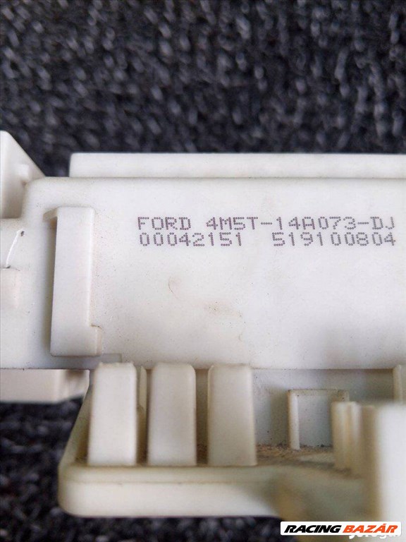 Ford Focus Mk2 biztosítéktábla  4m5t14a073dj 2. kép