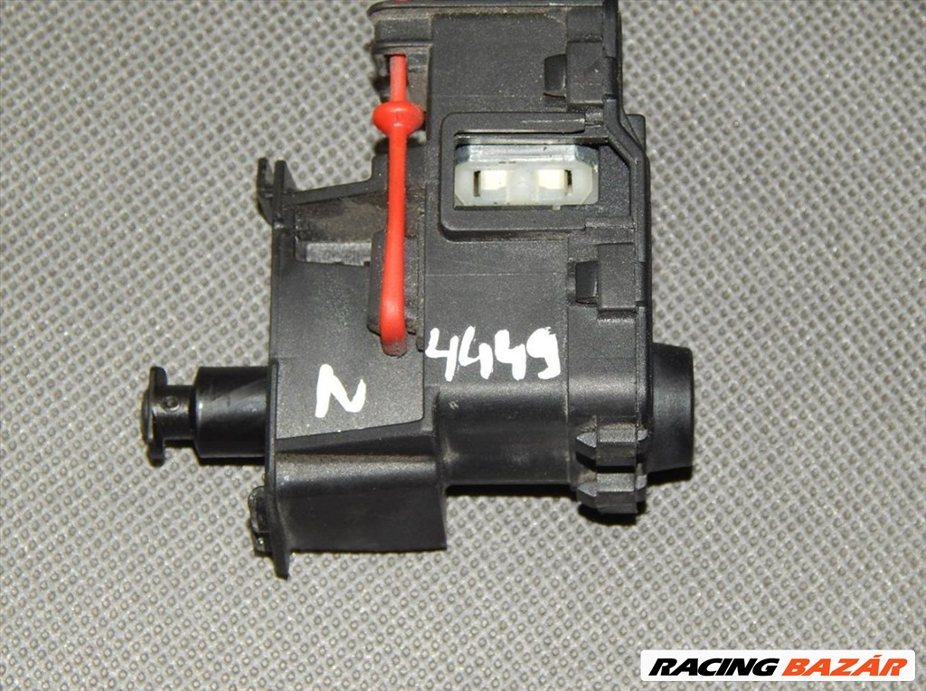 Audi A8 (D4 - 4H) tankajtó nyitó motor 4h0810773a 1. kép