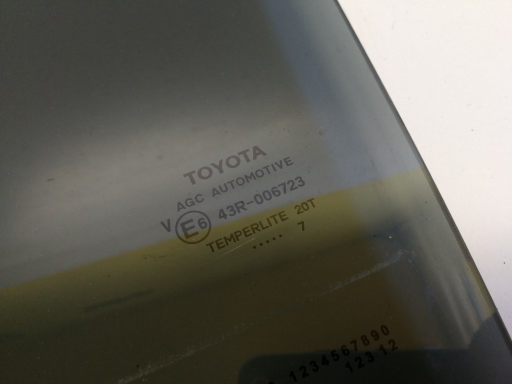 Toyota Auris 5 ajtós bal hátsó ajtó üveg lejáró 2. kép