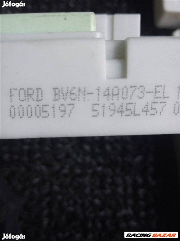 Ford Focus Mk3 biztosítéktábla  bv6n14a073el 2. kép