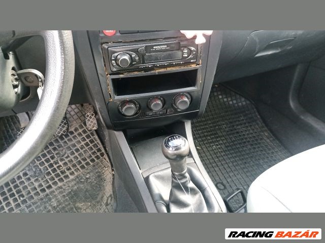 Seat Ibiza III bontott alkatrészei (22/140) 7. kép