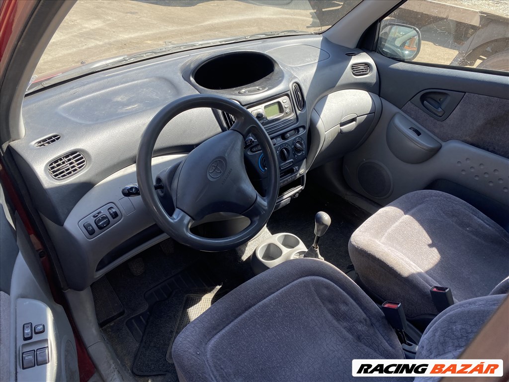 Toyota Yaris Verso 1.3i bontott alkatrészei 3. kép