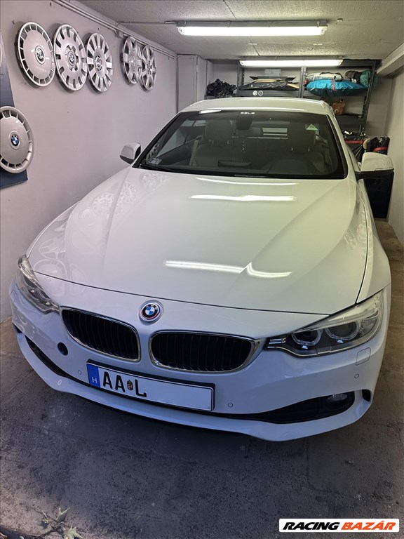 BMW Jubíleumi embléma szett F10, F11, F30, F31, G20, G30 stb modellekhez 4. kép