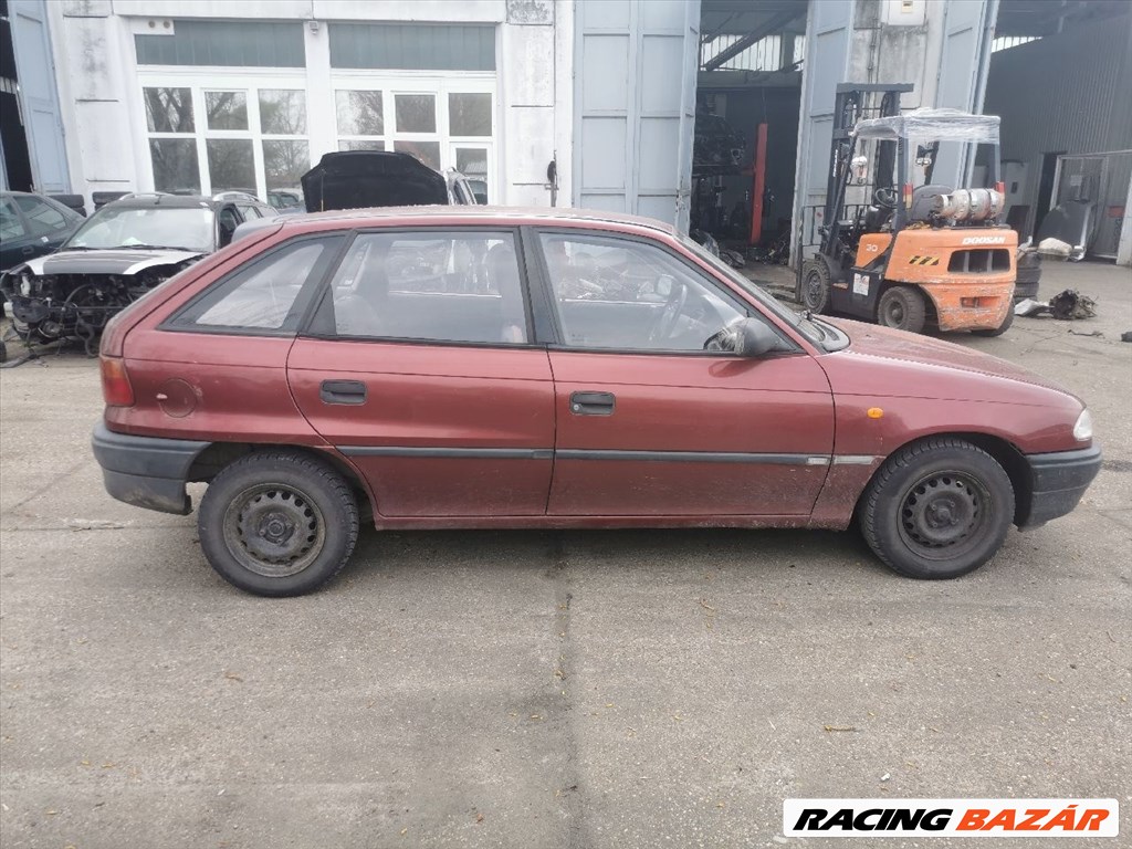 Opel Astra F GL 1.4i ajtó  1. kép