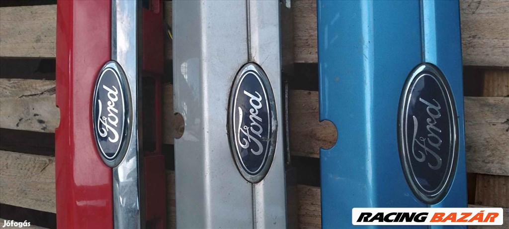 Ford Fiesta mk7 csomagtér ajtó külső borítás és egyéb alkatrészek 1. kép