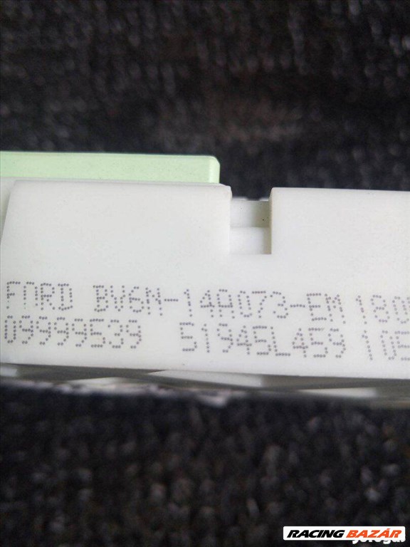 Ford Focus Mk3 biztosítéktábla  bv6n14a073em 2. kép