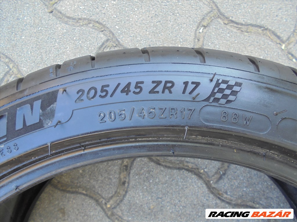 Újszerű 205/45 R17" Michelin nyári gumi eladó 5. kép