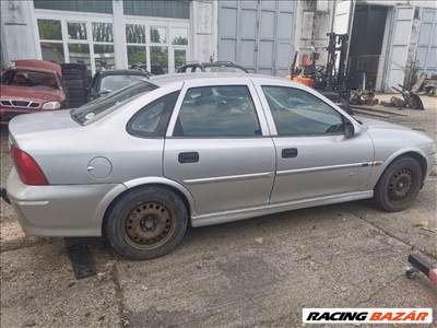 Opel Vectra B 1.6i 16V csonkállvány 