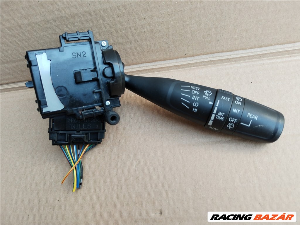 Suzuki Swift 2010-2017 jobb oldali bajuszkapcsoló  1. kép