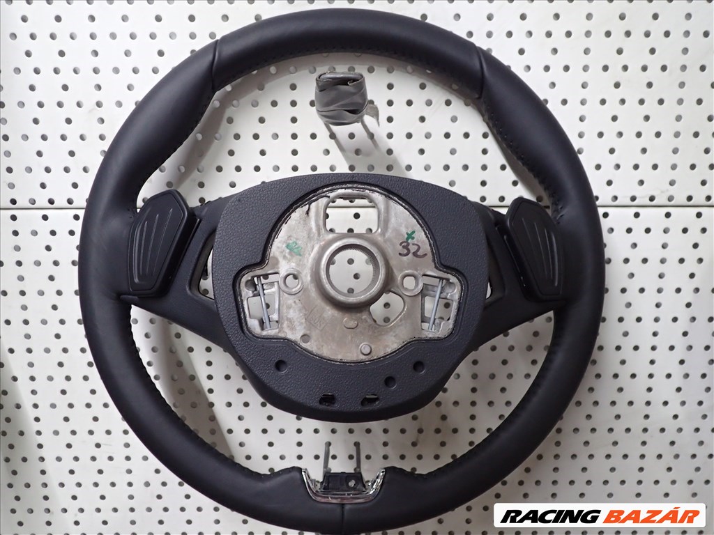 Skoda Octavia IV multikormány  4. kép