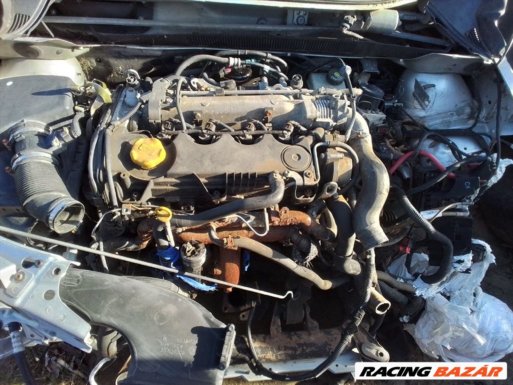Opel Zafira B bontott alkatrészei 10. kép