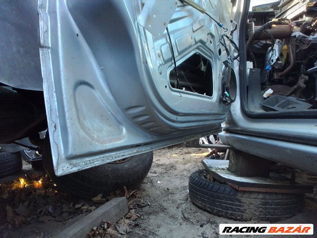 Opel Zafira B bontott alkatrészei 12. kép