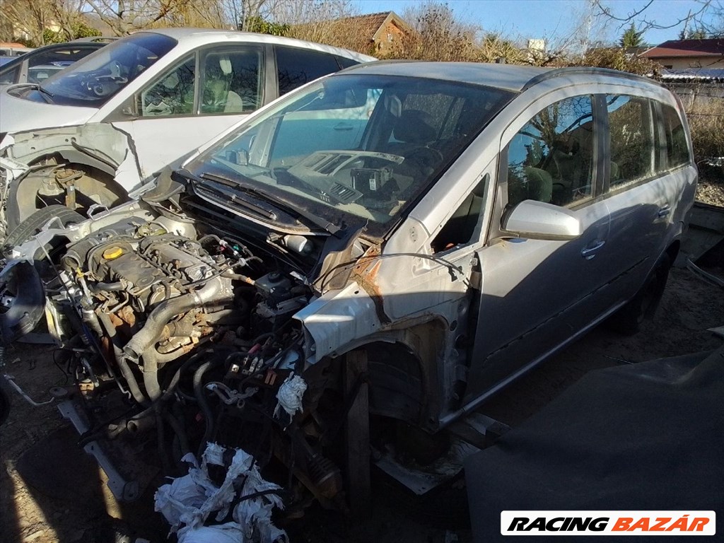 Opel Zafira B bontott alkatrészei 7. kép