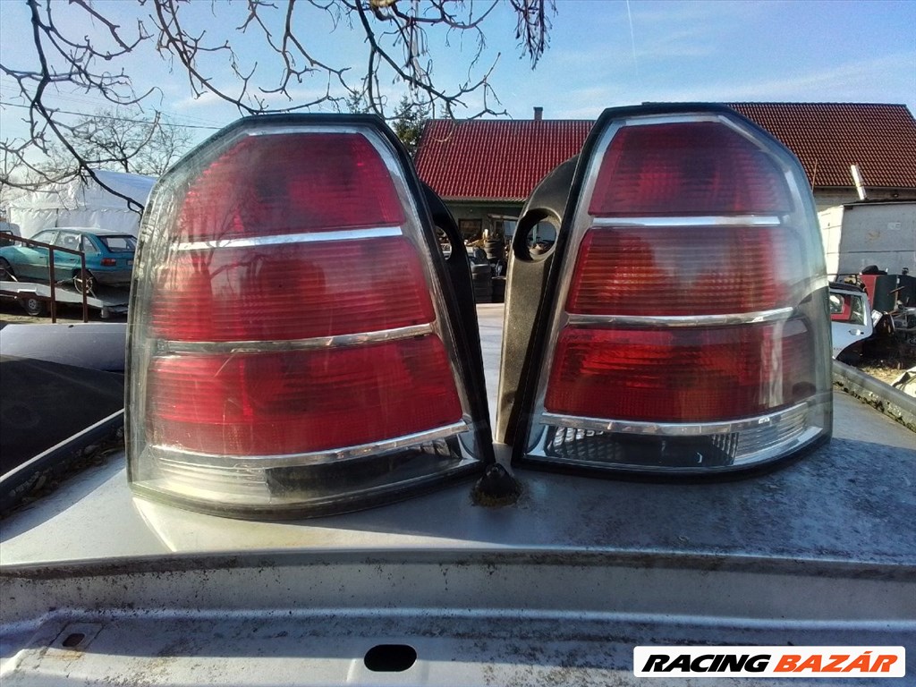 Opel Zafira B bontott alkatrészei 8. kép