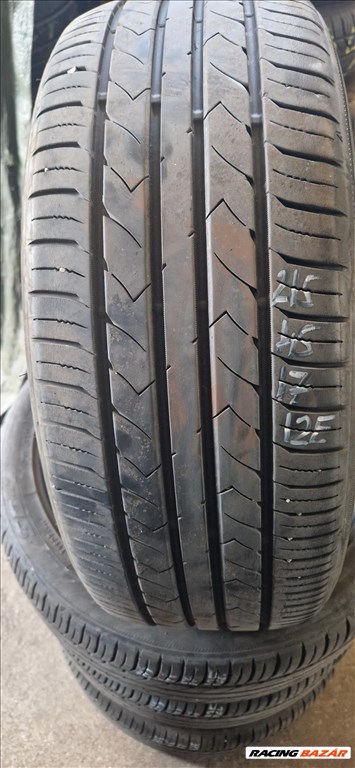  215/4517" használt Toyo Tires nyári gumi gumi 1. kép