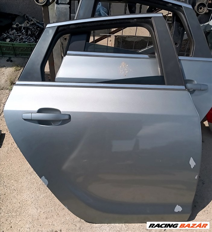 Opel Astra J 5 ajtóshoz jobb hátsó ajtó 1. kép