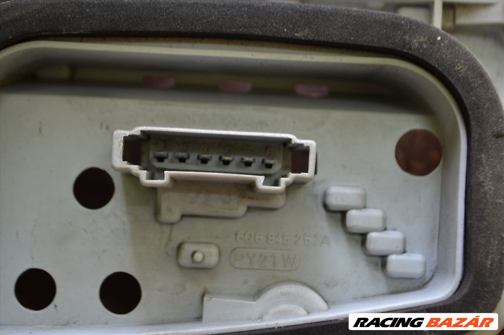 Volkswagen Polo IV 9N bal hátsó lámpa foglalat, izzófoglalat! 6Q6945257A 4. kép