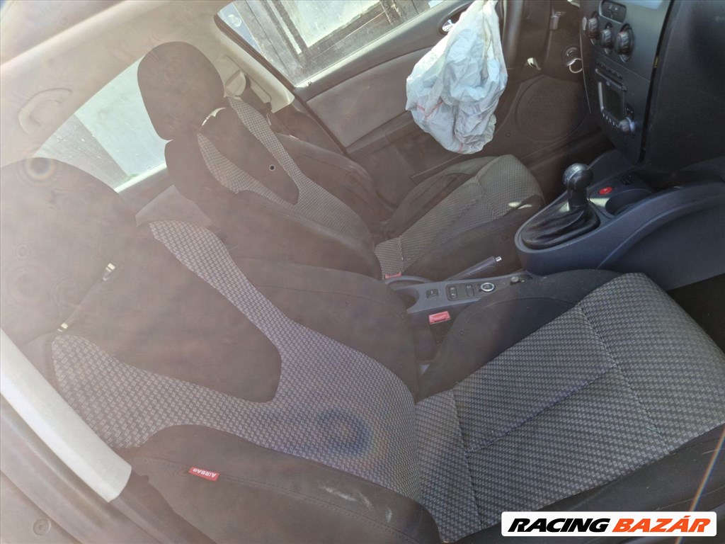 Seat León II bontott alkatrészei 4. kép