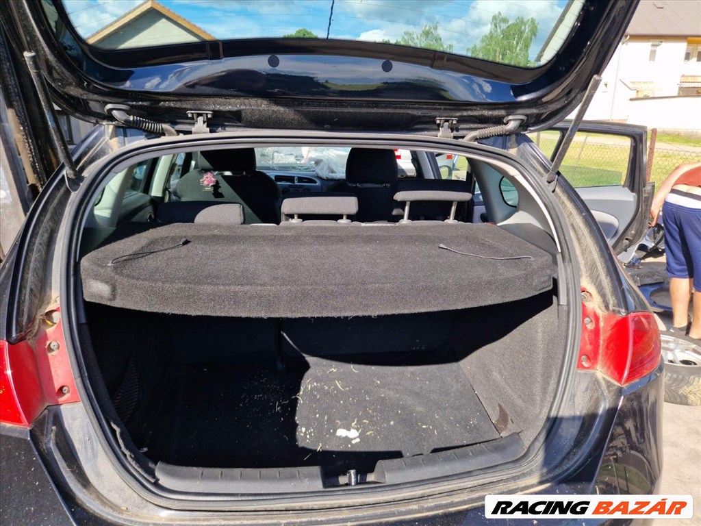Seat León II bontott alkatrészei 7. kép