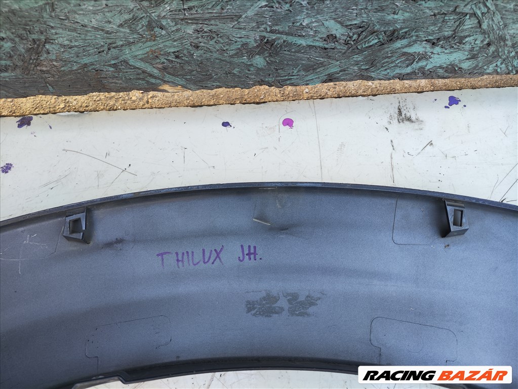 Toyota Hilux (AN10/AN20/AN30) jobb hátsó sárvédő szélesítő enyhén sérült 610610k220 5. kép