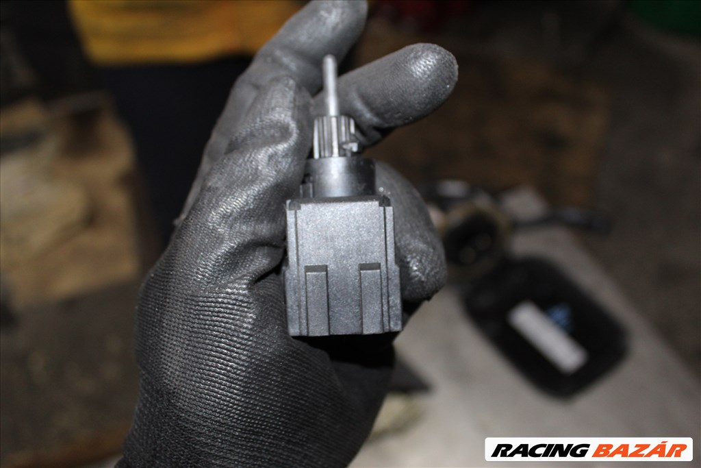 Audi A4 B7 2004-2009 2.0D féklámpa kapcsoló 2. kép