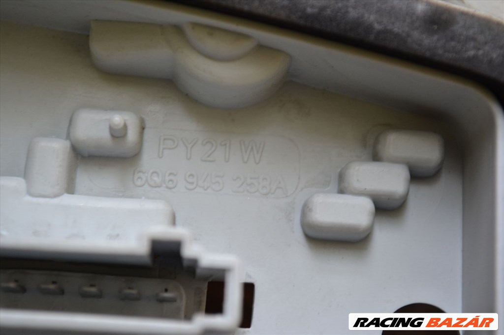 Volkswagen Polo IV 9N jobb hátsó lámpa foglalat, izzófoglalat! 6Q6945258A 3. kép