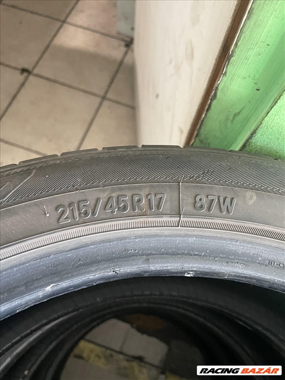  215/4517" használt Toyo Tires nyári gumi gumi 1. kép