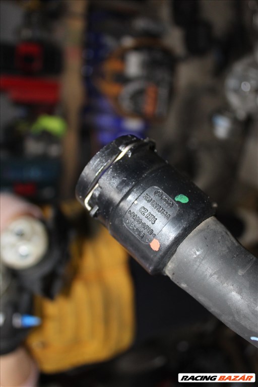 Audi A4 B7 2004-2009 2.0D vízcső 8e0121101aa 2. kép