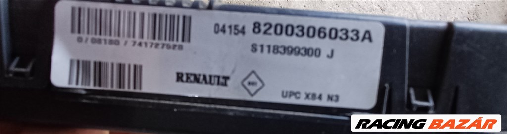 Renault Mégane II 1.5 dCi Motortéri biztosítéktábla  8200306033 1. kép