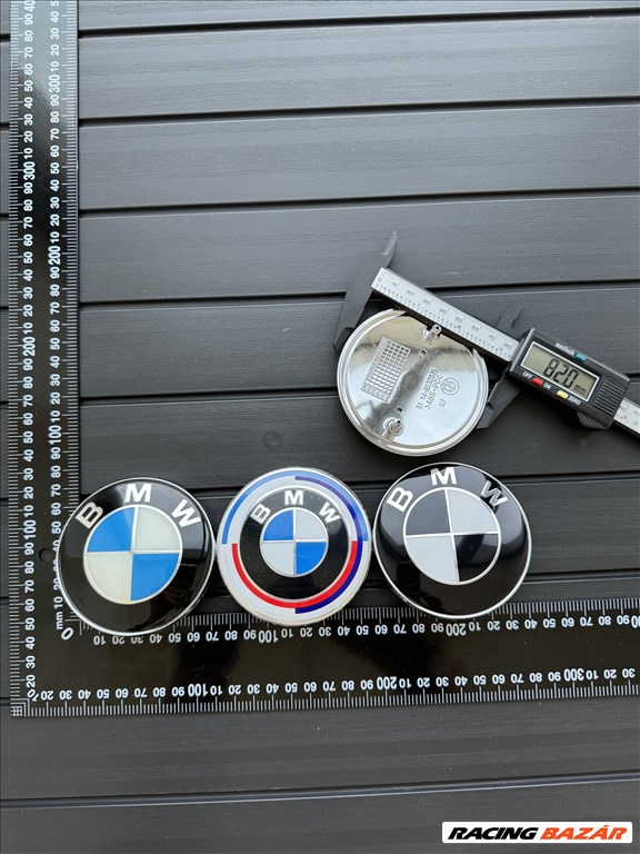 Új BMW 82mm Csomagtartó Csomagtér Gépház Géptető Embléma Jel Logo 51148132375 51148219237 2. kép