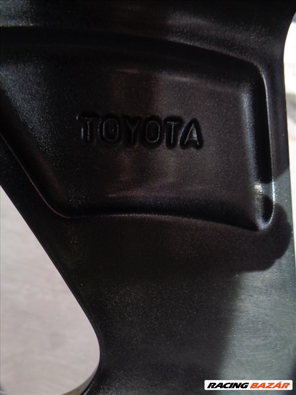 gyári 18 collos Toyota AYGO X alufelnik nyárigumikkal 10. kép