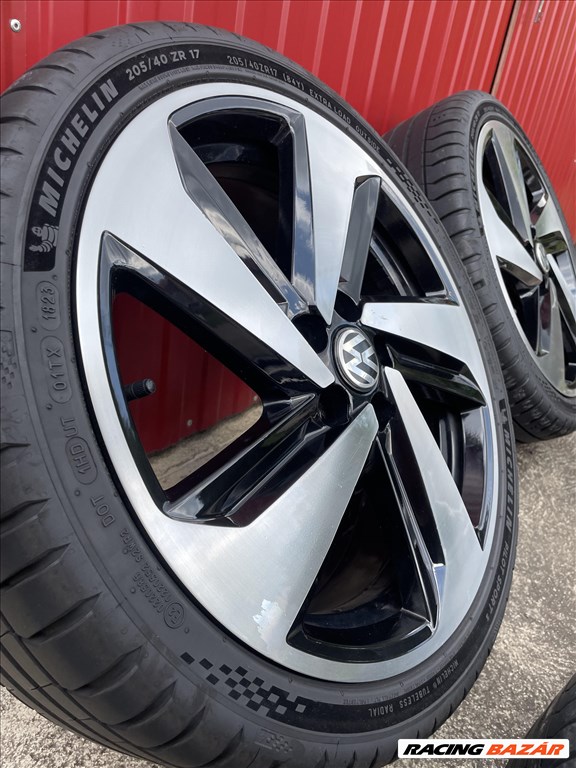 Volkswagen Milton Keynes GTI alufelni Michelin Pilot Sport 5 nyárigumikkal  7. kép