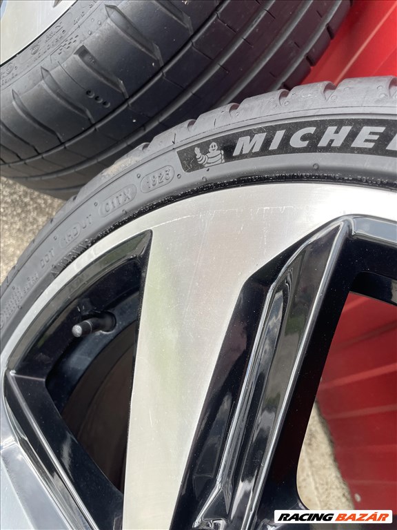 Volkswagen Milton Keynes GTI alufelni Michelin Pilot Sport 5 nyárigumikkal  9. kép