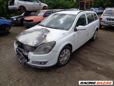 Opel Astra H bontott alkatrészei