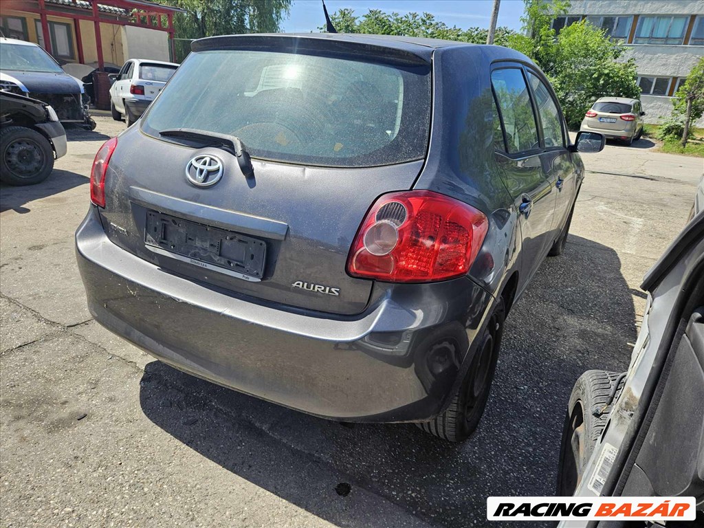 Toyota Auris (E150) bontott alkatrészei 2. kép