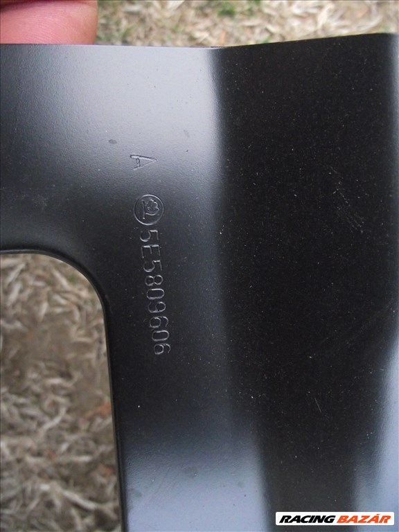 Skoda Octavia 3 jobb hátsó sárvédő gyári új 5E5 5e5809606 3. kép
