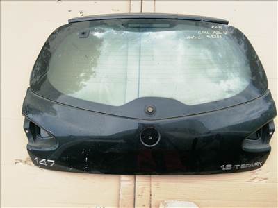 181260 Alfa Romeo 147 2000-2005 fekete színű csomagtérajtó, a képen látható sérüléssel