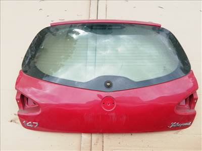 181255 Alfa Romeo 147 2000-2005 piros színű csomagtérajtó, a képen látható sérüléssel 46822705