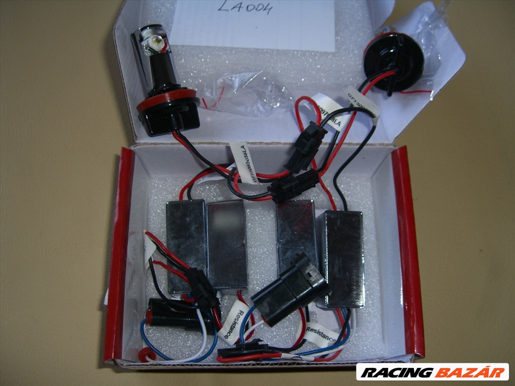 BMW E82 Coupe 2008-tól SMD Led izzó Angel Eyes H8 átalakító 1. kép
