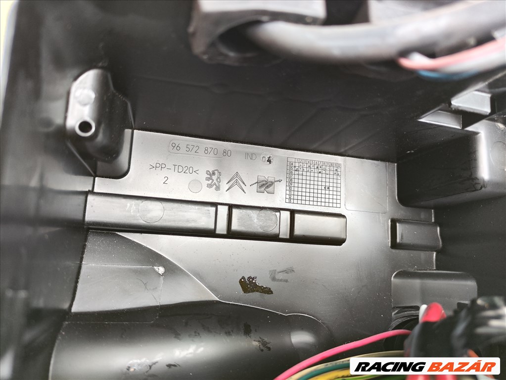 Citroën C3 Picasso biztosítéktábla doboz 9657287180 3. kép
