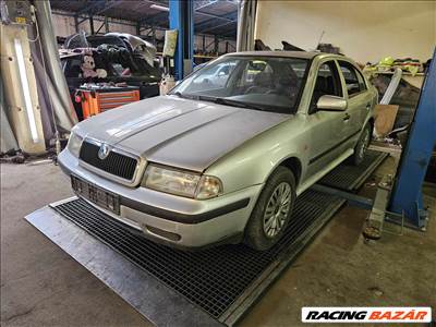 Skoda Octavia I bontott alkatrészei