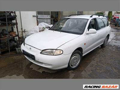 Hyundai Lantra (J2/RD) Fényszóró Jobb "110027"