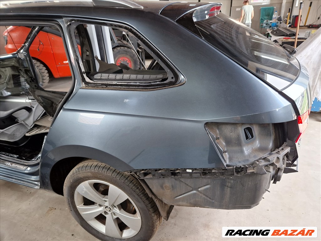 Skoda Superb III kombi bal hátsó sárvédő 1. kép