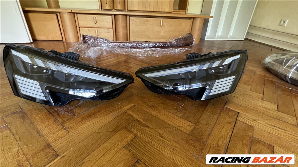 audi a3 jobb és bal fényszóró (8Y) 2022évj. 8y0941035f 8y0941036f 1. kép